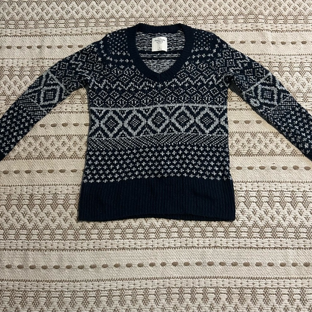 Abercrombie &Fitch sweater Small